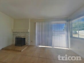 14353 Victor Dr in Moreno Valley, CA - Foto de edificio - Building Photo