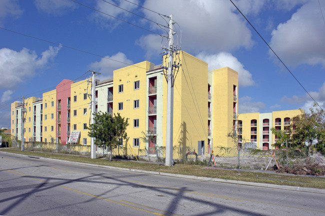 Sevilla Parc in Hialeah, FL - Foto de edificio - Building Photo