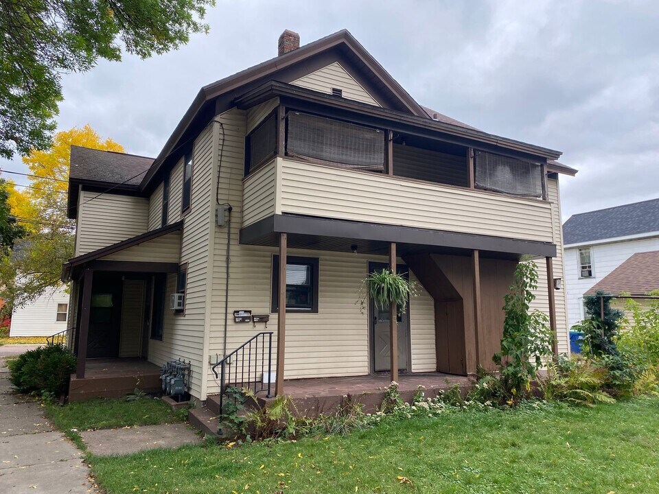 121 S 7th St in Wausau, WI - Building Photo