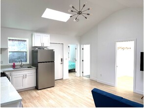 508 Terrado Dr, Unit 1 in Monrovia, CA - Foto de edificio - Building Photo