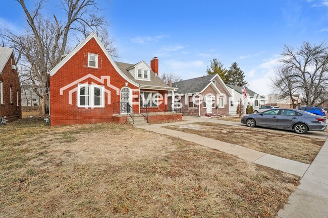 property at 3038 Martin Ave