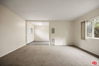 161 W Channel Rd in Santa Monica, CA - Foto de edificio - Building Photo