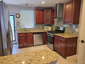 1649 S Bailey St in Philadelphia, PA - Building Photo - Building Photo