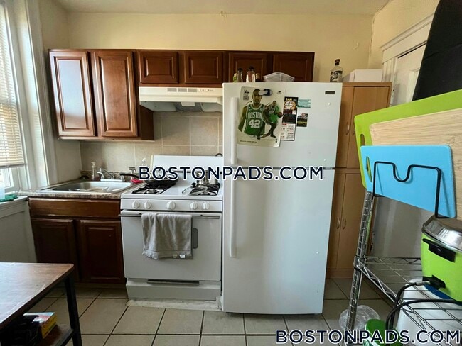 248 Kelton St, Unit 8 in Boston, MA - Foto de edificio - Building Photo