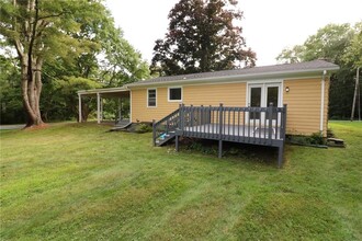 5 Benefit Rd in South Kingstown, RI - Foto de edificio - Building Photo