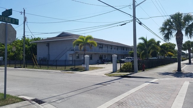 2015 Avenue D in Fort Pierce, FL - Building Photo - Building Photo