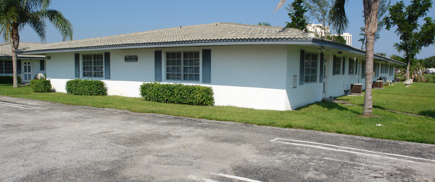 3281 Coral Hills Dr in Coral Springs, FL - Building Photo