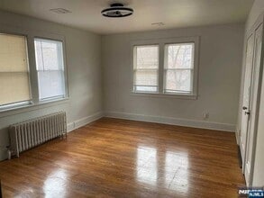 54 Euclid Ave in Ridgefield Park, NJ - Foto de edificio - Building Photo