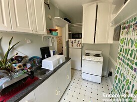 55 Park Dr, Unit 8 in Boston, MA - Building Photo