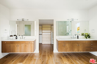11328 Charnock Rd in Los Angeles, CA - Building Photo - Building Photo
