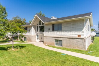2400 E 6895 S in Cottonwood Heights, UT - Building Photo - Building Photo