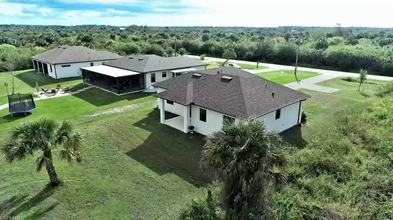 585 41st Ave NW in Naples, FL - Building Photo - Building Photo