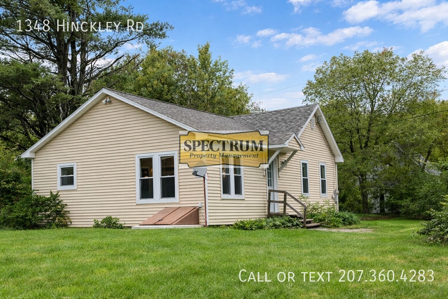 1348 Hinckley Rd in Clinton, ME - Building Photo