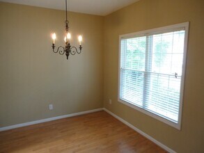 8316 Neuse Lawn Rd in Raleigh, NC - Foto de edificio - Building Photo