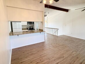 800-C Grassy Knl in Horseshoe Bay, TX - Building Photo - Building Photo