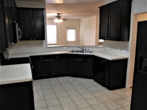 2926 Meadowglen Crest in Houston, TX - Building Photo - Building Photo