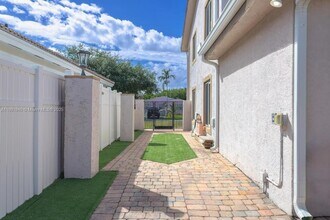 1660 NE 25th Ave in Pompano Beach, FL - Building Photo - Building Photo