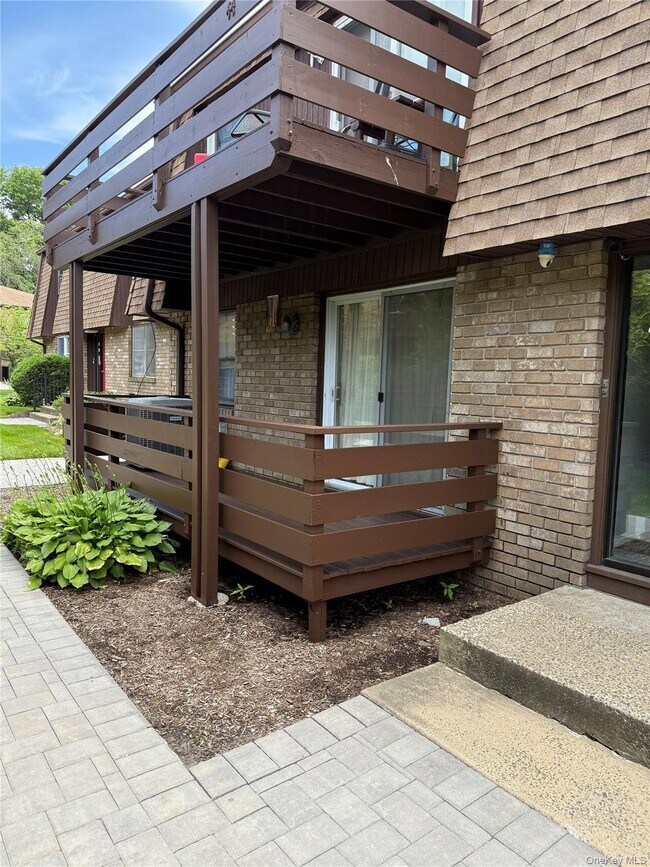 40 New Holland Village in Nanuet, NY - Building Photo - Building Photo