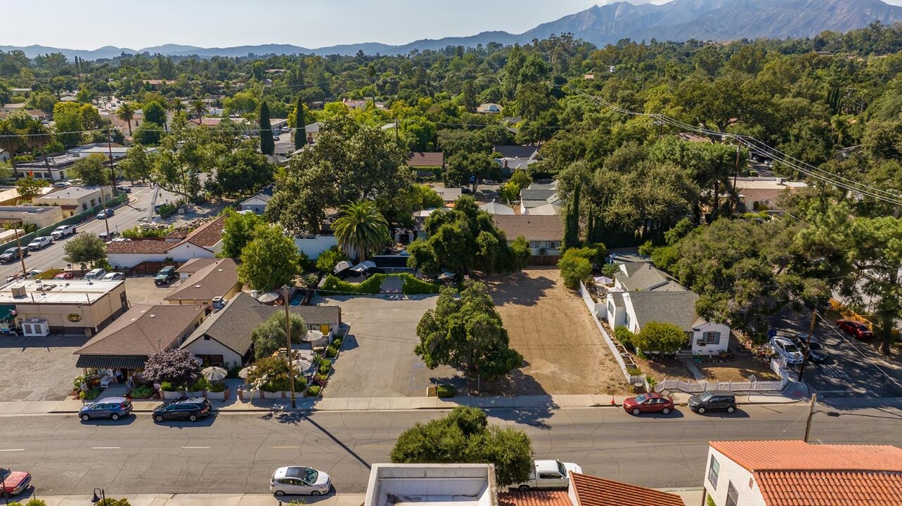 211 N Signal St in Ojai, CA - Building Photo