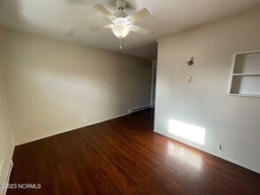 165 Lakewood Dr-Unit -J in Jacksonville, NC - Foto de edificio - Building Photo