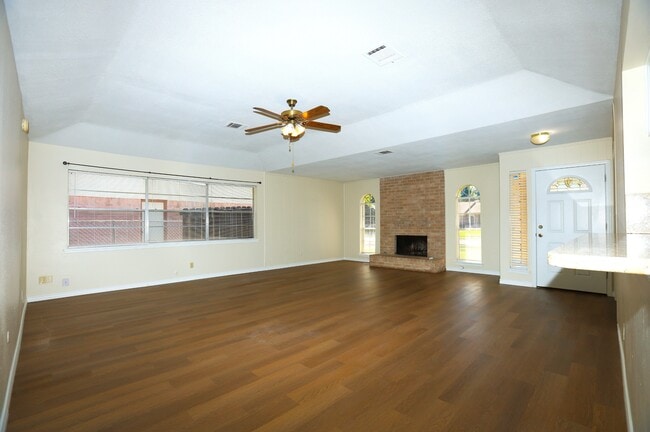206 Banyan Ct in Lake Jackson, TX - Building Photo - Building Photo