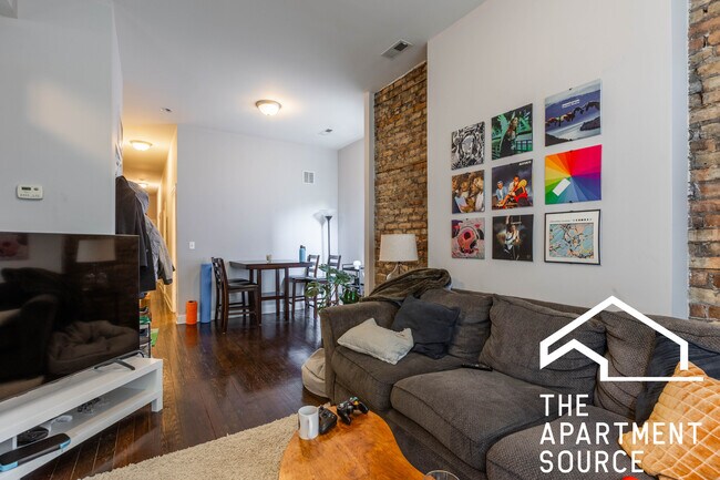 1740 W Huron St, Unit F2 in Chicago, IL - Building Photo - Building Photo