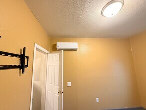 3108 Oakland Ave, Unit 3 in Minneapolis, MN - Building Photo - Building Photo