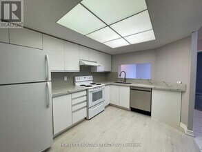 350 Alton Towers Cir in Toronto, ON - Building Photo - Building Photo