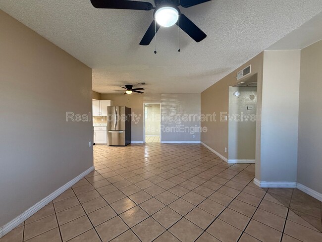 1637 W Muriel Dr in Phoenix, AZ - Building Photo - Building Photo