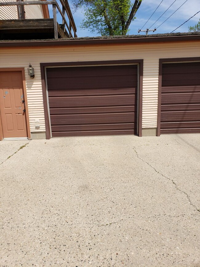 406 1st Ave N in Jamestown, ND - Building Photo - Building Photo