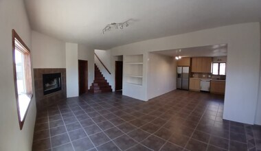 1022 Don Diego Ave in Santa Fe, NM - Foto de edificio - Building Photo