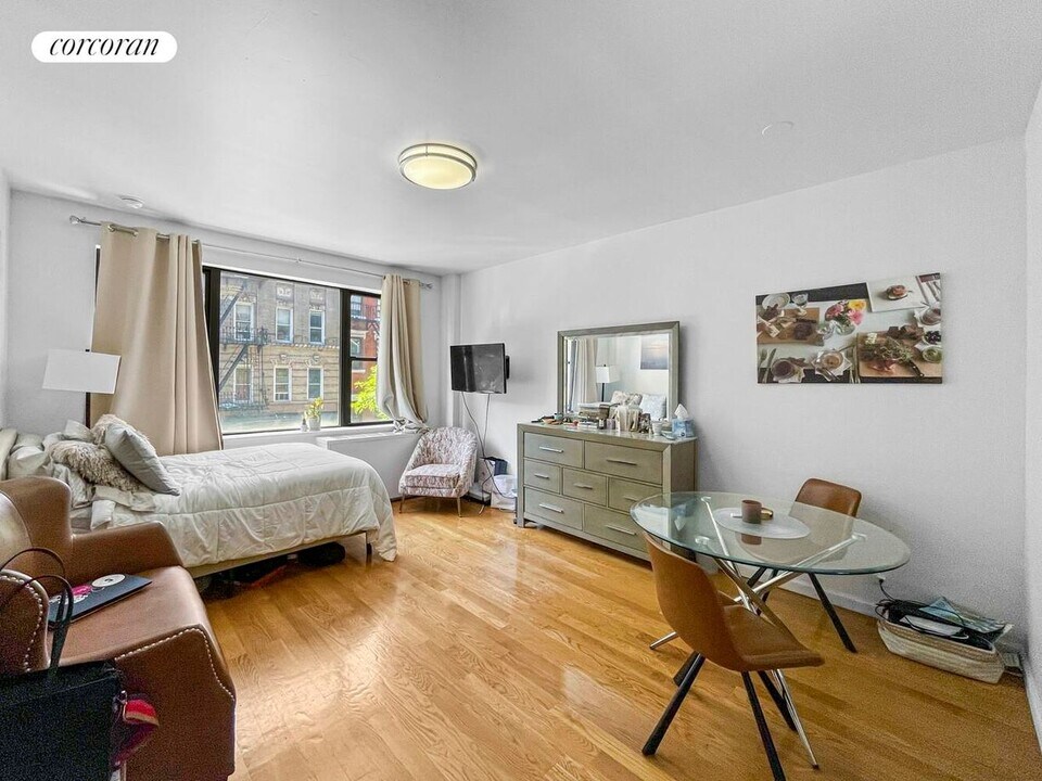 67 E 3rd St in New York, NY - Building Photo