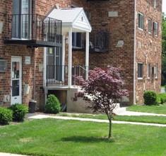 Liberty Knoll Apartments in New Castle, DE - Building Photo - Building Photo