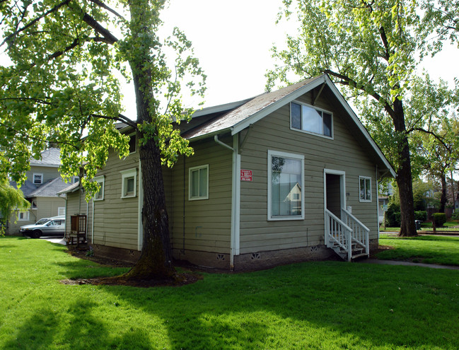 1591 High St in Eugene, OR - Building Photo - Building Photo