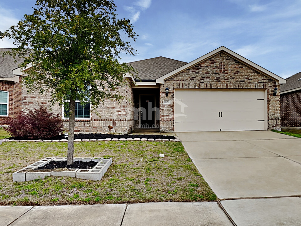 1800 Hot Springs Way in Princeton, TX - Building Photo