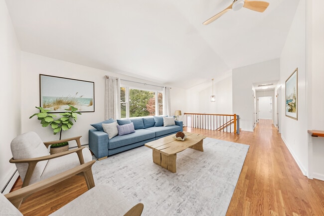 10 Peaceful Ln in Westport, CT - Building Photo - Building Photo