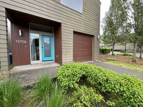 13758 SE Linden Ln in Oak Grove, OR - Building Photo - Building Photo
