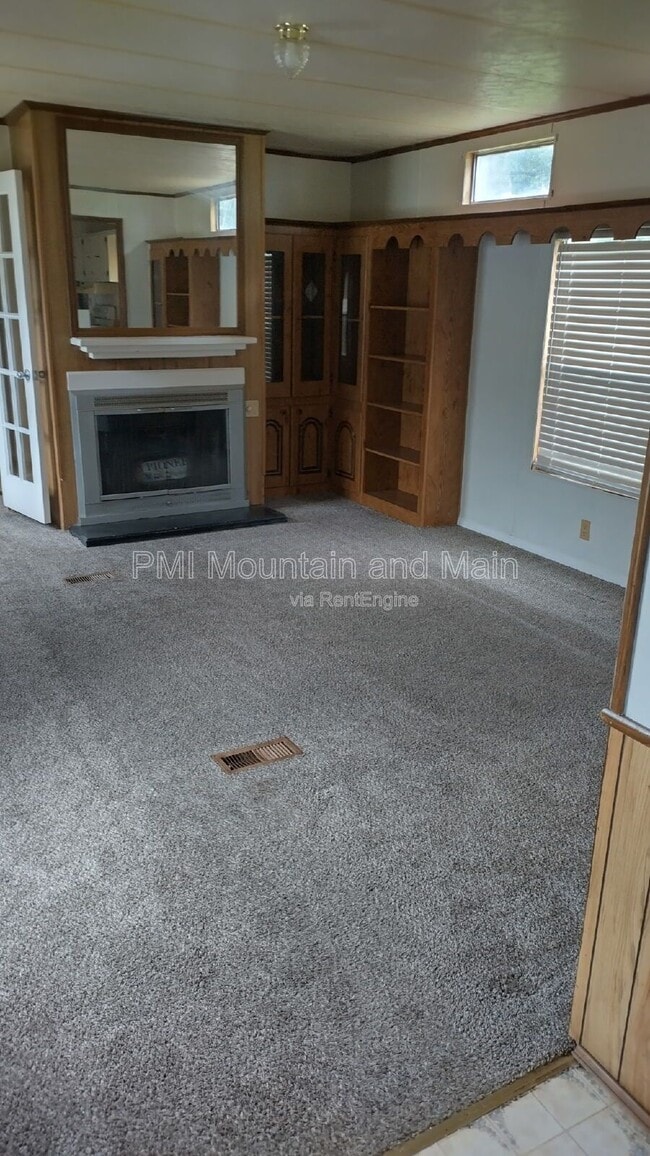 8 Shuckers Ln in Asheville, NC - Building Photo - Building Photo
