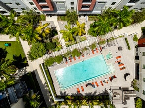 The Pearl in Tampa, FL - Building Photo - Building Photo