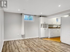 66 Walter Ave in Newmarket, ON - Building Photo - Building Photo