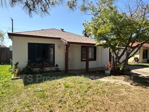 5628 James Wy in Sacramento, CA - Building Photo - Building Photo