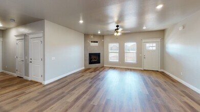 36 Blue Meadow Dr in Elgin, OK - Building Photo - Building Photo