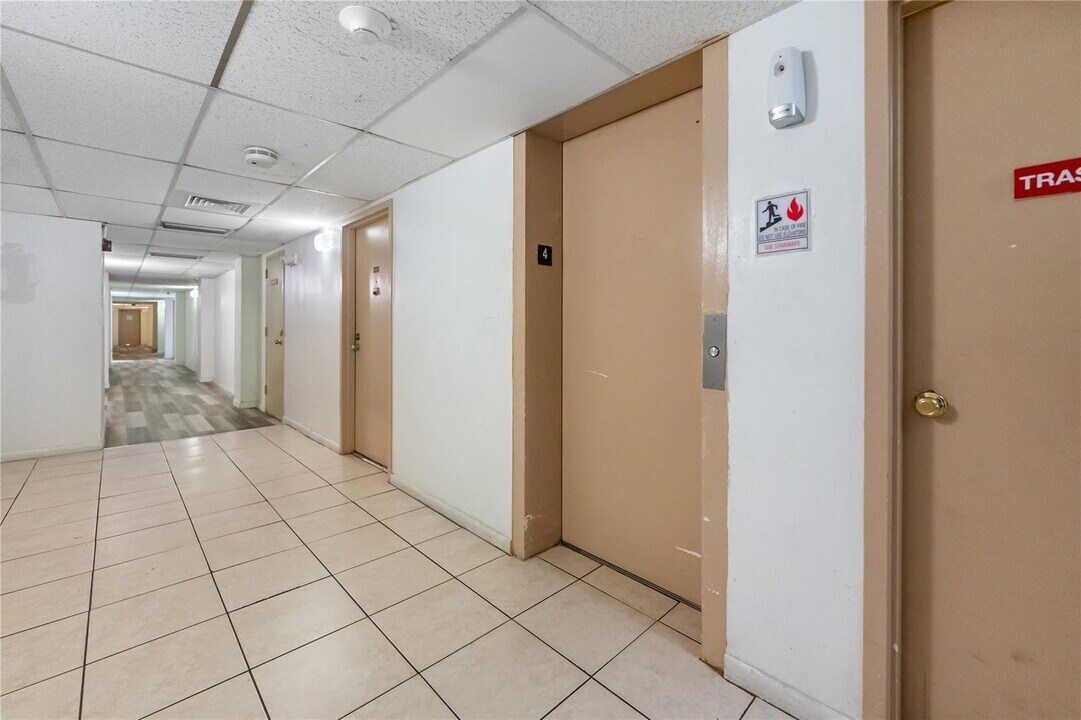 4154 Inverrary Dr, Unit 403 in Lauderhill, FL - Building Photo