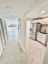 120 Lakeview Dr, Unit 303 in Weston, FL - Building Photo - Building Photo