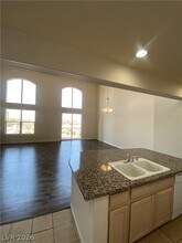 20 E Serene Ave in Las Vegas, NV - Foto de edificio - Building Photo