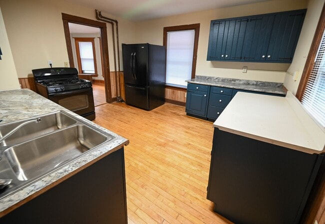 property at 405-407 W Main St