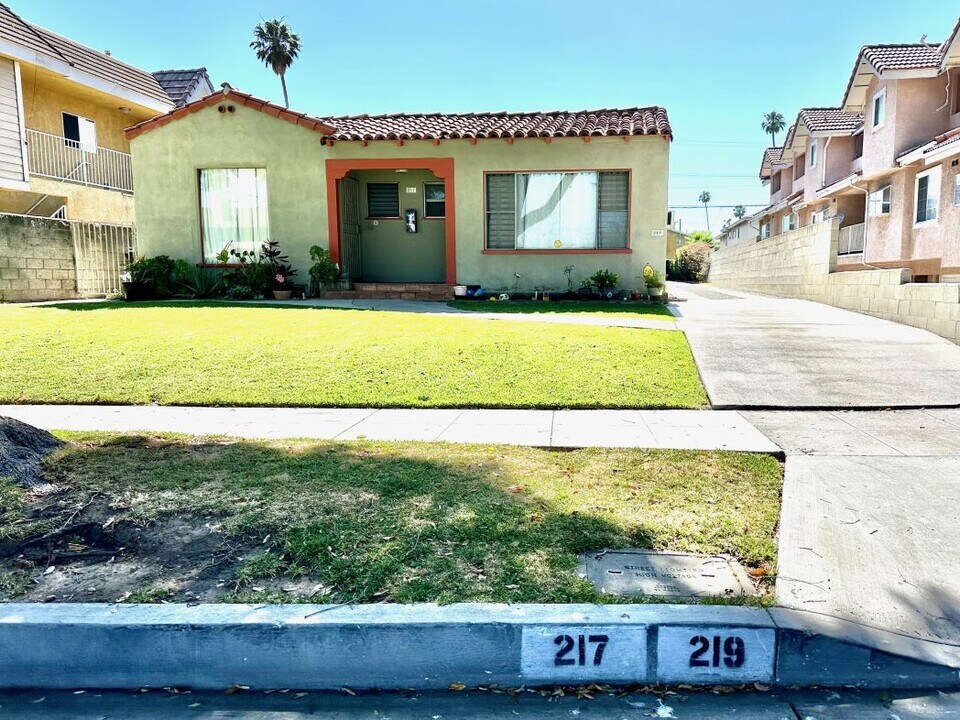 219 N Olive Ave in Alhambra, CA - Building Photo