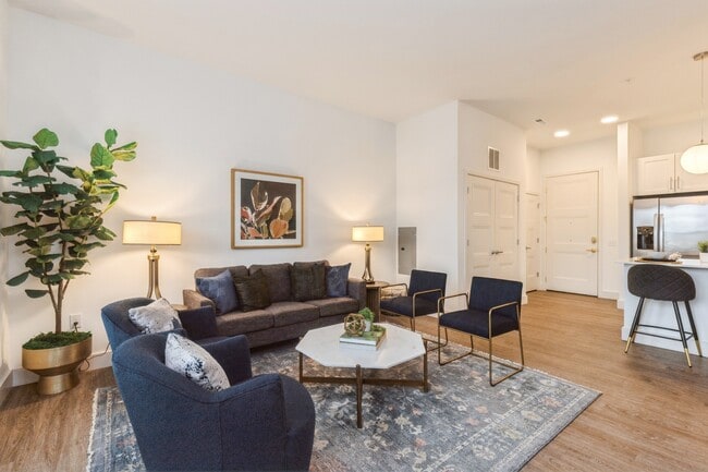 555 Lakeview Pkwy in Vernon Hills, IL - Building Photo - Building Photo