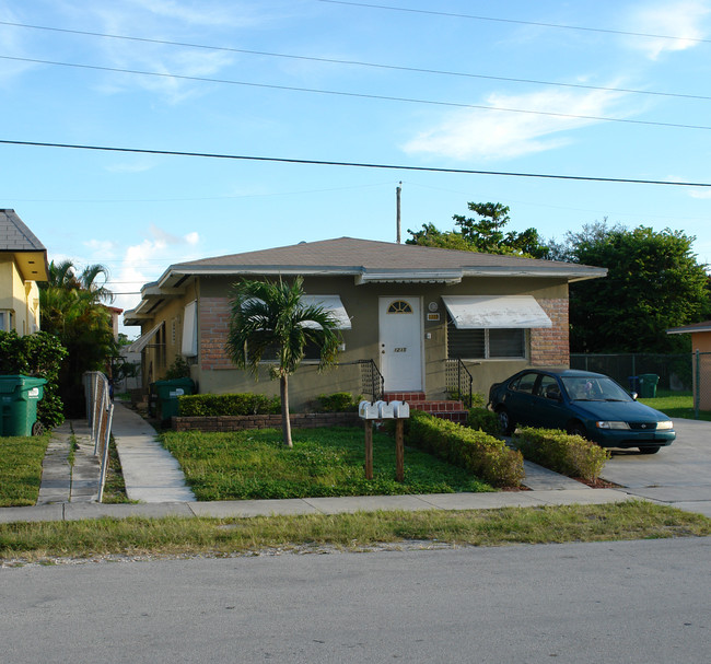 1215 NE 109th St in Miami, FL - Building Photo - Building Photo