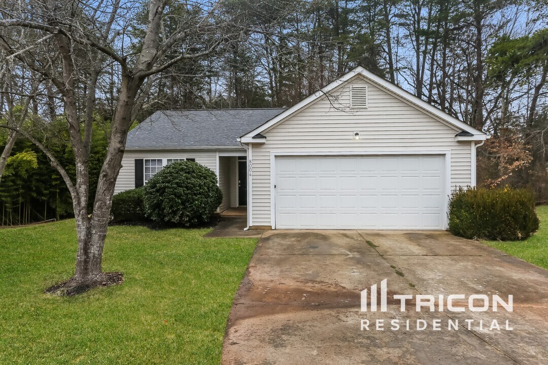 8004 Seattle Slew Ct in Charlotte, NC - Building Photo